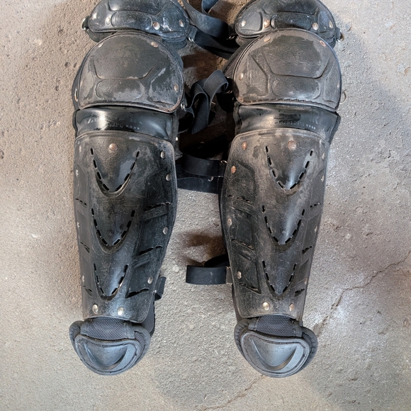 Easton Catchers Gear Set - Picture 4 of 4